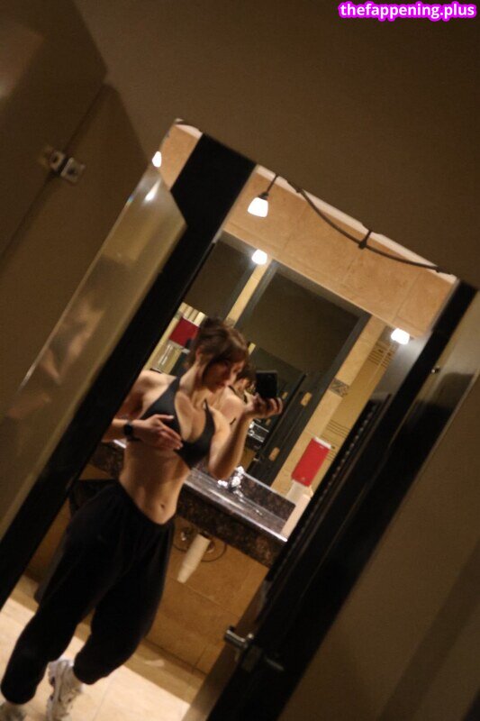 33emm / emm / exclusive.emm Fotografie OnlyFans Dezbrăcată #2