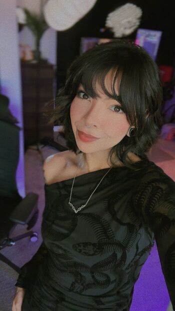 AileenSenpaiReacts