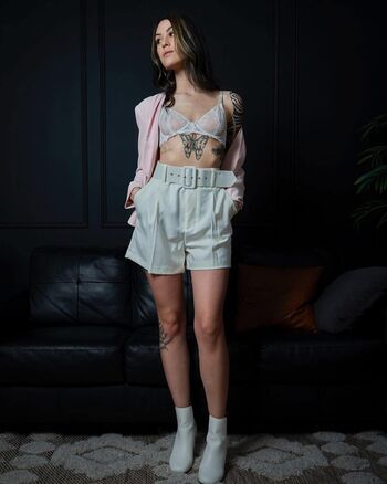 Angela Rhodes