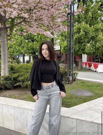 angelina_jones