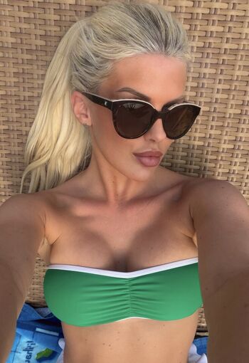 AnythingBlondbarbiie