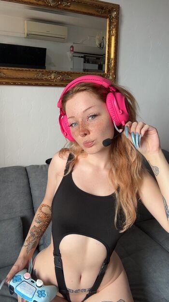 Ari | ariallen | princessariana07 | princessariana