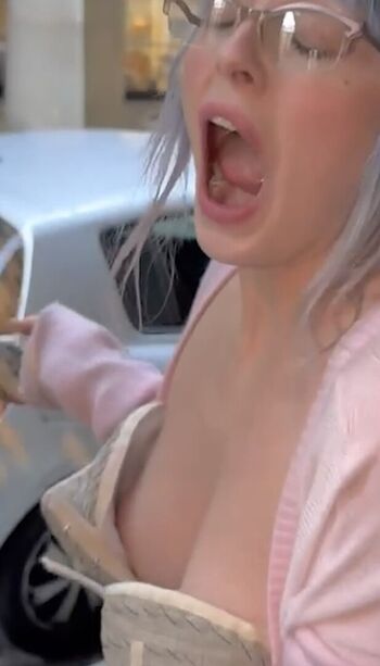 Ashnikko
