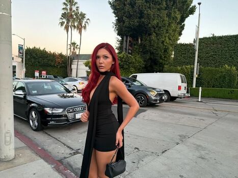 Atiana De La Hoya