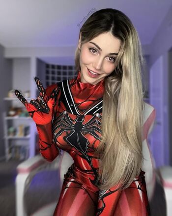 Ava Bamby (avabamby)