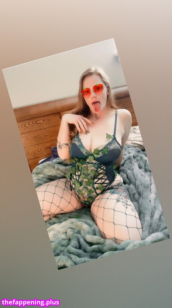 bbstrawberri / https: Фото оголеного OnlyFans #5