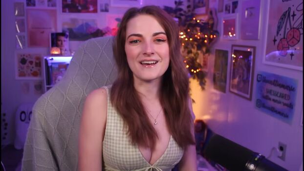 Caitlin Marie Reacts