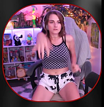 Caitlin Marie Reacts