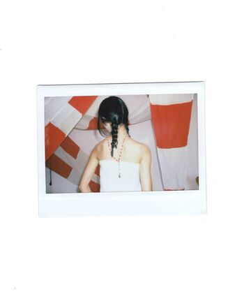 caitlyn.park / Moscot girl