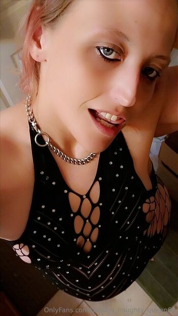 daddys_naughty_queen69