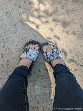 feetandsimple