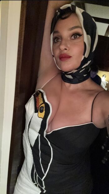 Gizzi Erskine