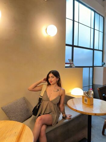 Glossy_here_