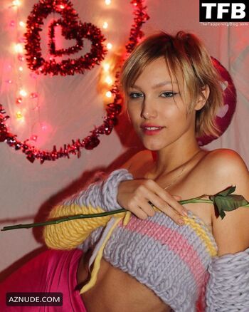 Grace VanderWaal Photo