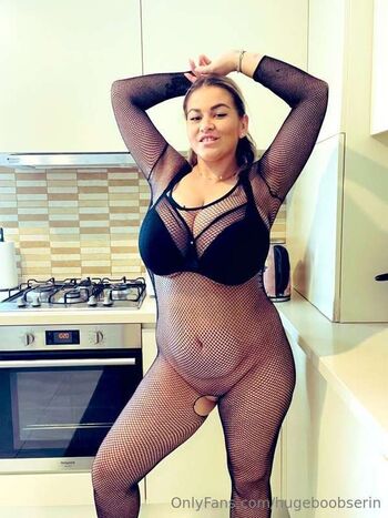 hugeboobserin