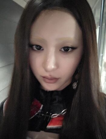 Huh Yunjin 허윤진