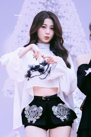 Huh Yunjin 허윤진