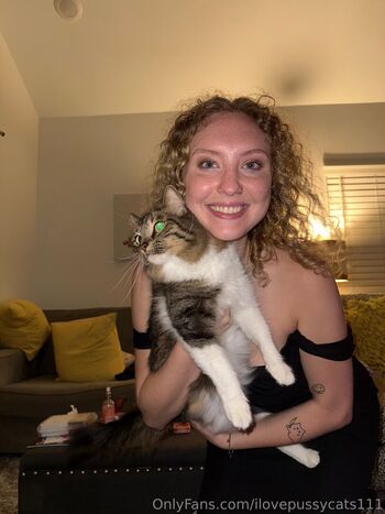 ilovepussycats111