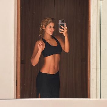 Isadora Cruz