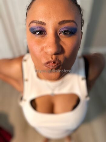 itsyourgirlrainafree