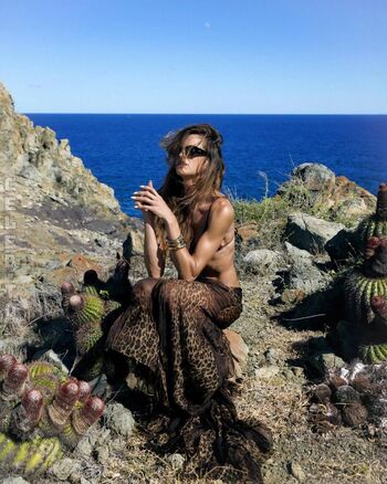 Izabel Goulart