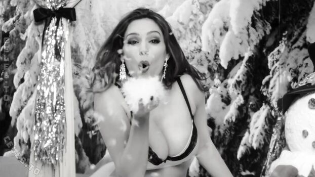 Kelly Brook