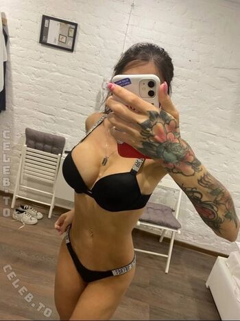 Lady3Holes