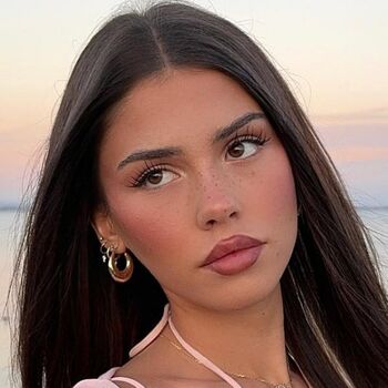 Leah Halton