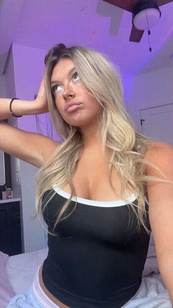 LeilaLovesCash