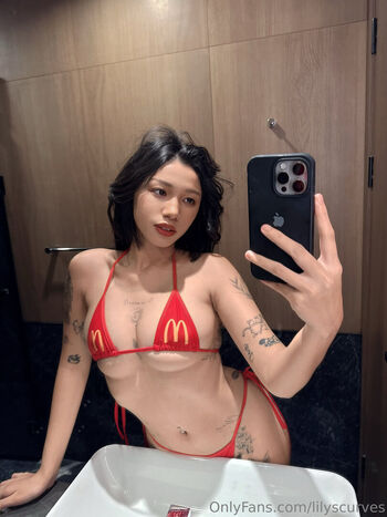 lilyscurves