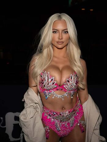 Lindsey Pelas