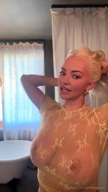 Lindsey Pelas