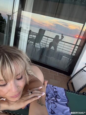 Mia Julia VIP