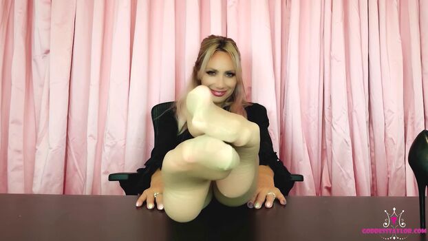 Mistress Taylor Knight