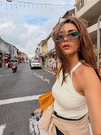 Mrunal thakur