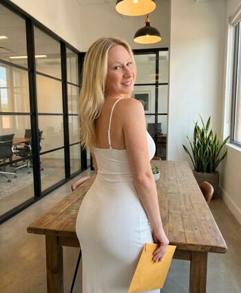 officegirlamanda