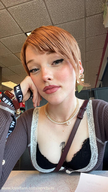 Orgeballs, Caroline Louis