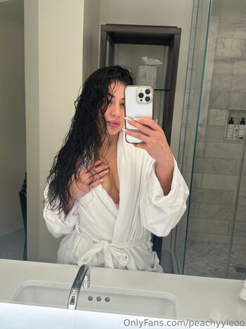 Peachyyleoo