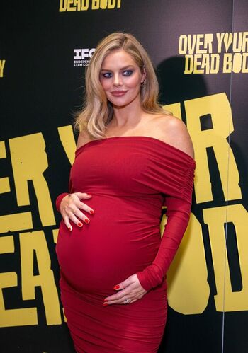 Pregnant Celebs