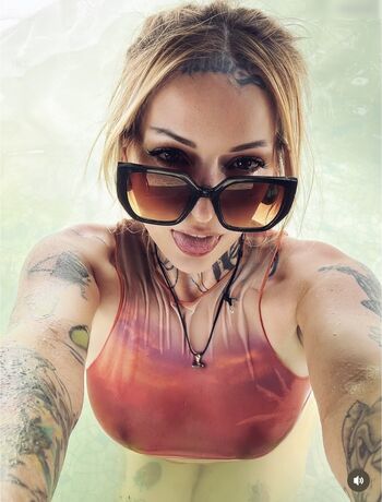 Roxy_Wayne