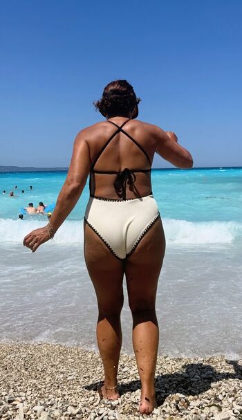 Saira Khan