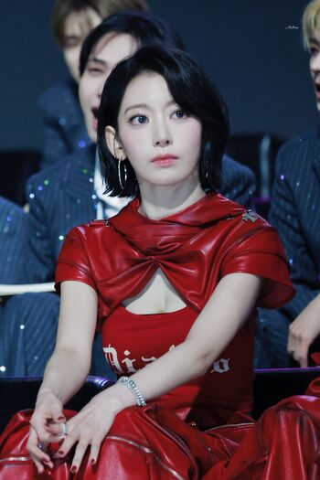 Sakura Miyawaki 宮脇 咲良