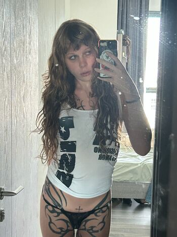 Samantha Kinks