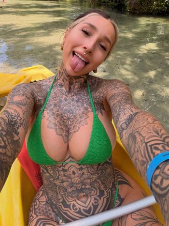 Split_tongue_bri