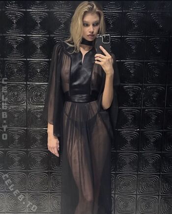 Stella Maxwell