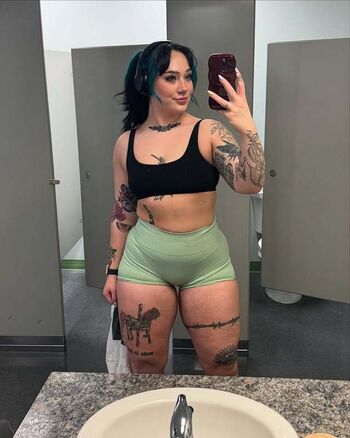 Strong AND Curvy Women