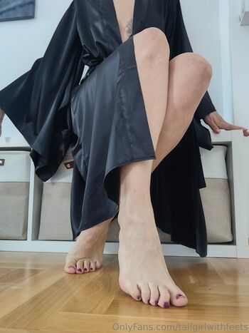 tallgirlwithfeets