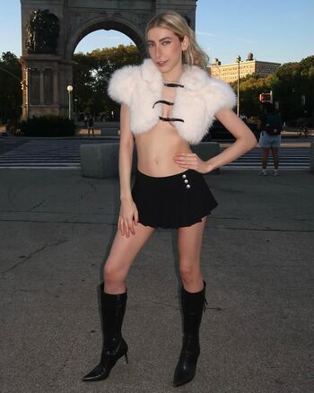 Tessa Belle Comedian