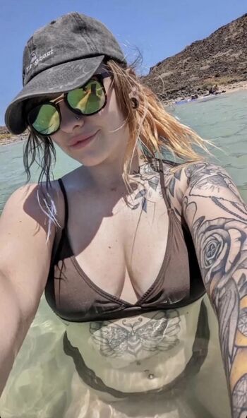 Women In Bikinis